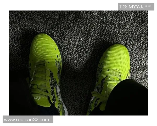 各大足球明星上脚球鞋推荐与搭配技巧解析