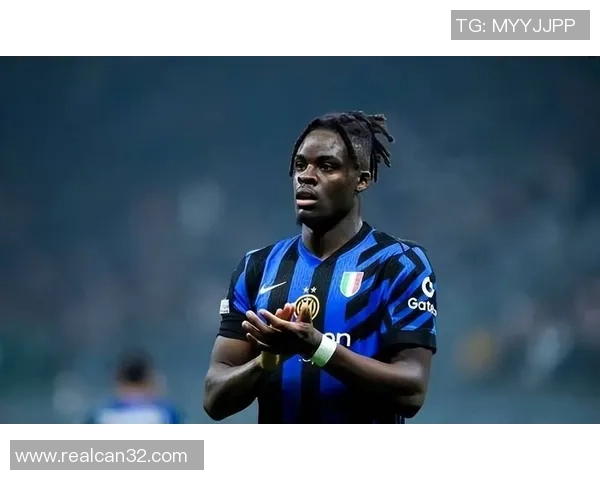 足球明星山姆：从默默无闻到全球瞩目的传奇之路